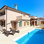 Beautiful Villa Magnifica With Private Pool In Pula