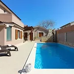 Beautiful Villa Magnifica With Private Pool In Pula