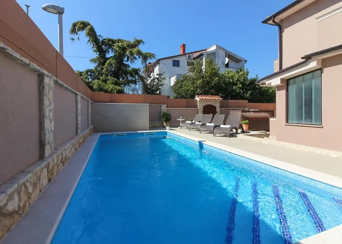 Beautiful Villa Magnifica With Private Pool In Pula